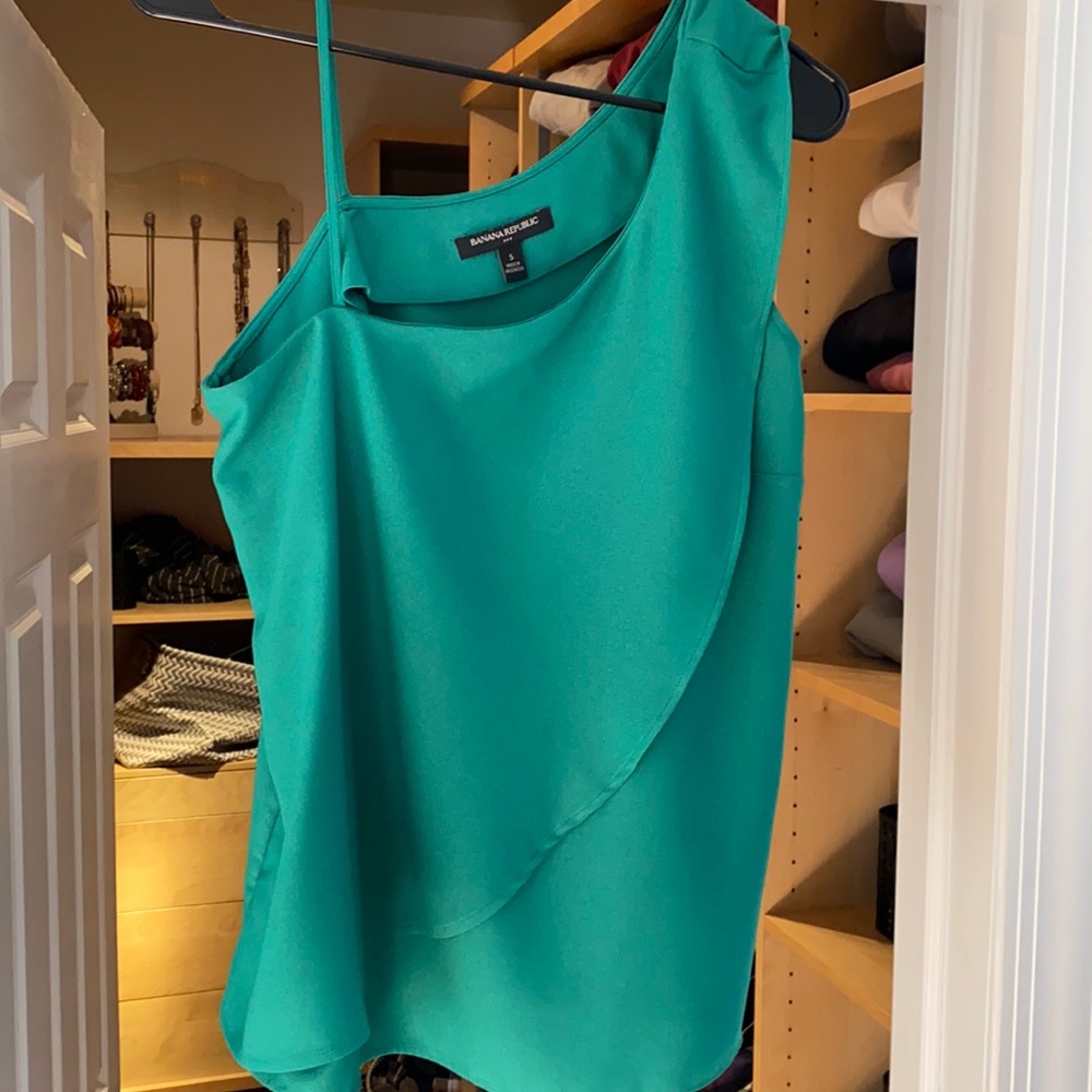 Banana Republic One-Shoulder Top in Kelly Green